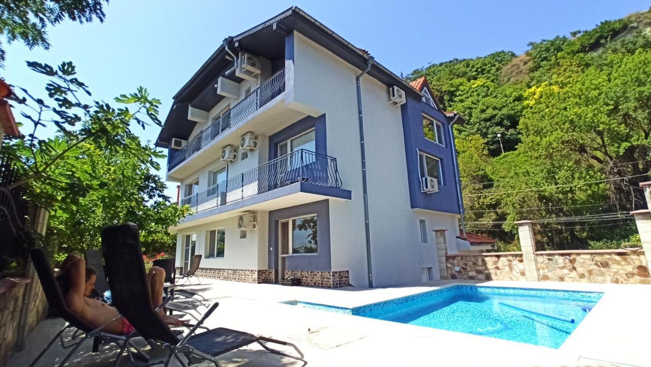 Arode Villa Ovidius Baltsjik Buitenkant foto