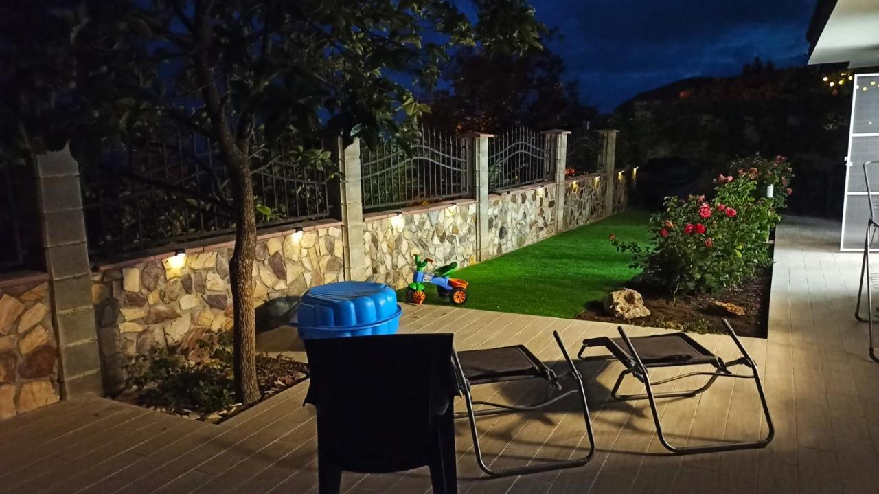 Arode Villa Ovidius Baltsjik Buitenkant foto